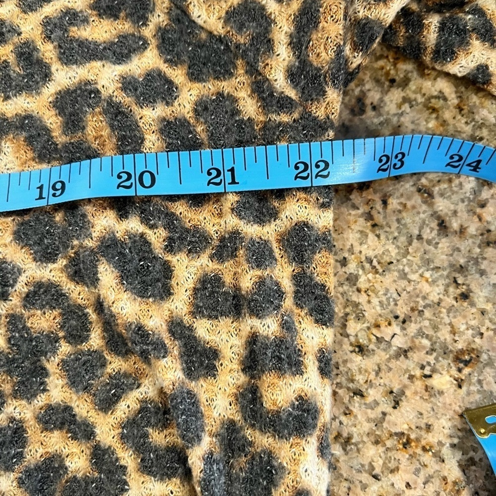 Summer 10 Waffle knit Leopard Print Long Sleeve Top Size Large EUC - Picture 4 of 6